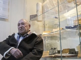 猶太大屠殺倖存者亞科夫爺爺，於2016年11月29日在海法之家接受以色列時報採訪，當時88歲的他是不是看起來很有精神呢！現在亞科夫爺爺已經97歲喔，讓我們來看看以下他向義工們說了什麼！(Photo Credit: AFP / Jack Guez)